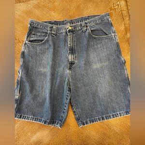 Wrangler Blue Denim Cargo Shorts Sz 38  Pockets Waist 38” Inseam 9” 100% Cotton